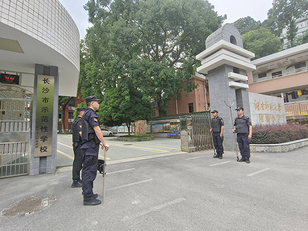 湖南師范大學(xué)附屬小學(xué)隊員執(zhí)勤風采