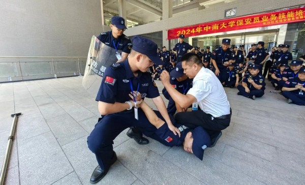長(zhǎng)沙紅光保安服務(wù)有限公司,長(zhǎng)沙安保服務(wù),長(zhǎng)沙安全服務(wù),長(zhǎng)沙非武裝押運(yùn),勞務(wù)派遣服務(wù)